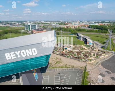 Fotografia aerea di Chill Factore at Beyond, Dino Falls Adventure Golf e American Golf at TraffordCity / Trafford Centre, Manchester, Regno Unito Foto Stock