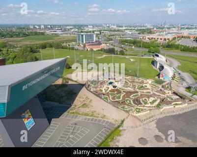 Fotografia aerea di Chill Factore at Beyond, Dino Falls Adventure Golf e American Golf at TraffordCity / Trafford Centre, Manchester, Regno Unito Foto Stock