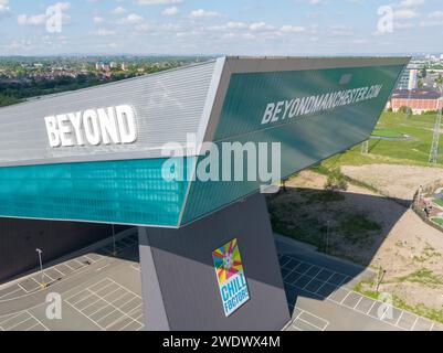 Fotografia aerea della pista da sci/snowboard coperta Chill Factore a Beyond, TraffordCity / Trafford Centre, Manchester, Regno Unito Foto Stock