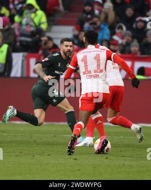 MONACO, Germania. , . #3 Anthony JUNG contro Kingsley COMAN durante la partita di Bundesliga Football tra il Bayern Muenchen e il WERDER BREMA all'Allianz Arena di Monaco il 21. Gennaio 2024, Germania. DFL, Fussball, 0:1, (foto e copyright @ ATP Images/Arthur THILL (THILL Arthur/ATP/SPP) credito: SPP Sport Press Photo. /Alamy Live News Foto Stock