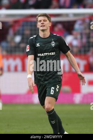 MONACO, Germania. , . #6 TAPPA Jens del SV Werder Brema durante la partita di Bundesliga Football tra FC Bayern Muenchen e SV WERDER BREMA all'Allianz Arena di Monaco il 21. Gennaio 2024, Germania. DFL, Fussball, 0:1, (foto e copyright @ ATP Images/Arthur THILL (THILL Arthur/ATP/SPP) credito: SPP Sport Press Photo. /Alamy Live News Foto Stock