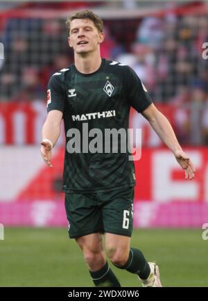 MONACO, Germania. , . #6 TAPPA Jens del SV Werder Brema durante la partita di Bundesliga Football tra FC Bayern Muenchen e SV WERDER BREMA all'Allianz Arena di Monaco il 21. Gennaio 2024, Germania. DFL, Fussball, 0:1, (foto e copyright @ ATP Images/Arthur THILL (THILL Arthur/ATP/SPP) credito: SPP Sport Press Photo. /Alamy Live News Foto Stock