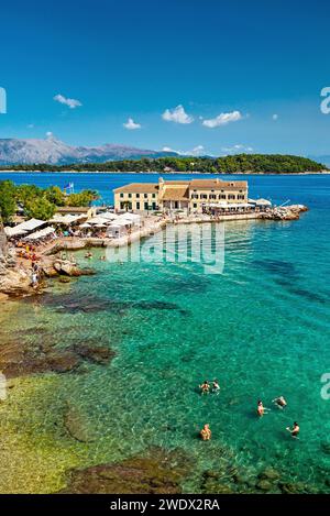 Spiaggia di Faliraki, città vecchia di Corfù, isola di Corfù, Mar Ionio, Grecia. Foto Stock
