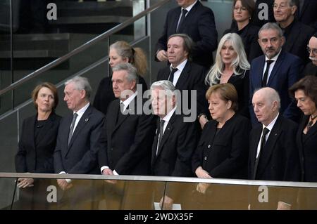 Eva Luise Köhler, Horst Köhler, Christian Wulff, Günter Netzer, Joachim Gauck, Angela Merkel, Elvira Lang Netzer, Hermann Parzinger und Daniel Barenboim beim Trauerstaatsakt für den verstorbenen Bundestagspräsidenten A. D. Wolfgang Schäuble im Plenarsaal des Deutschen Bundestages. Berlin, 22.01.2024 *** Eva Luise Köhler, Horst Köhler, Christian Wulff, Günter Netzer, Joachim Gauck, Angela Merkel, Elvira Lang Netzer, Hermann Parzinger e Daniel Barenboim in lutto per il defunto ex presidente del Bundestag Wolfgang Schäuble nella camera plenaria del Bundestag tedesco di Berlino, 22 01 2 Foto Stock