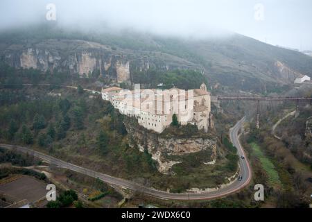 Monastero di San Paolo nella periferia di Cuenca, in Spagna, XVI secolo, su una scogliera privilegiata e difensiva Foto Stock