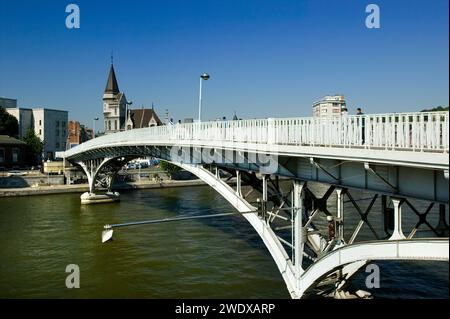 La passerella Saucy, un ponte pedonale che attraversa la Mosa nel centro di Liegi, Belgio, Europa Foto Stock