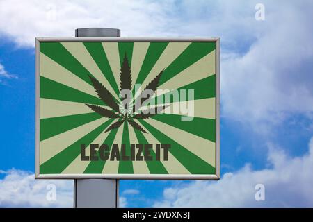 Primo piano su un cartellone giallo contro un cielo nuvoloso con il messaggio "legalizzare" scritto nel mezzo sotto una foglia di Cannabis. Foto Stock