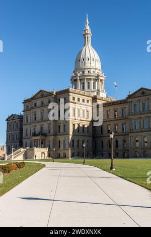 Fine autunno presso l'edificio del Campidoglio del Michigan a Lansing, Michigan. USA. Foto Stock