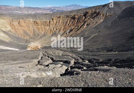 Vulcano della Terra incrinato nella Valle della morte Foto Stock