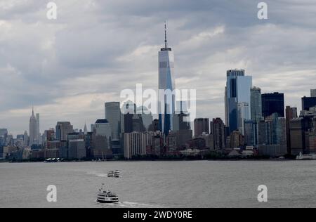 NEW YORK CITY /NEW YORK / USA 05.GIUGNO 2018  .Torre del centro commerciale Wolrd e distretto di mahattan. Vista dal fiume hudson e dal quartiere manhatan Newfnancial di New Yorl. Foto: Francis Joseph Dean / Deanpicture. Foto Stock