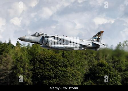 RAF Fairford, Gloucestershire, UK - 17 luglio 2023: Marina Italiana gruppo aerei Imbercati McDonnell Douglas AV-8B+ Harrier II Plus Foto Stock