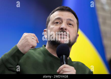 Kiev, Ucraina. 22 gennaio 2024. Il presidente ucraino Volodymyr Zelenskyy commenta durante un incontro con gli studenti universitari presso l'Accademia di Kiev-Mohyla, il 22 gennaio 2024 a Kiev, Ucraina. Credito: Ucraina Presidenza/Ufficio stampa presidenziale ucraino/Alamy Live News Foto Stock