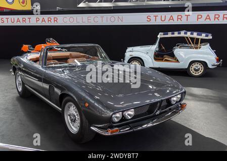 Parigi, Francia - Rétromobile 2020. Focus su un Grifo Spider ISO 1967 grigio. Foto Stock