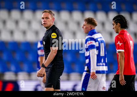 Doetinchem, Paesi Bassi. 22 gennaio 2024. DOETINCHEM, PAESI BASSI - 22 GENNAIO: L'arbitro Alex Bos durante il Keuken Kampioen Divisie match tra De Graafschap e Jong PSV allo Stadion De Vijverberg il 22 gennaio 2024 a Doetinchem, Paesi Bassi. (Foto di Rene Nijhuis/Orange Pictures) credito: Orange Pics BV/Alamy Live News Foto Stock