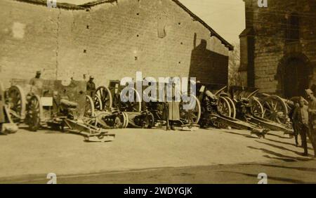 L'AEF WWI catturò l'artiglieria tedesca a somme Py, Francia 1917 (28170689633). Foto Stock