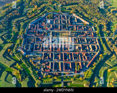 Vista aerea della città fortificata di Neuf Brisach, Alsazia, Francia. Foto Stock