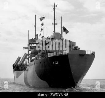 Vista a poppa della USS Malabar (AF-37) in corso al largo del Texas (USA), circa all'inizio del 1945 (BS 79120). Foto Stock