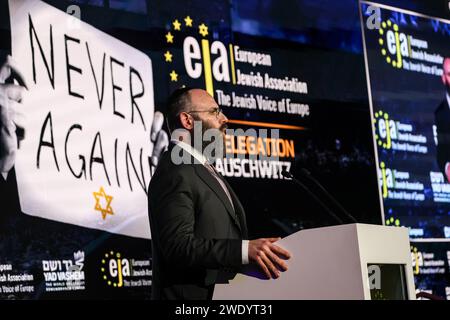 Cracovia, Polonia. 22 gennaio 2024. Rabbi Menachem Margolin, fondatore e presidente dell'EJA, parla durante il simposio dell'Associazione ebraica europea nel Centro Congressi dell'hotel Hilton a Cracovia in vista del 79° anniversario della liberazione di Auschwitz a Cracovia, in Polonia, il 22 gennaio 2024. Il simposio si concentra sull'aumento dell'antisemitismo in Europa dopo il brutale attacco del 7 ottobre 2023 contro Israele e la reazione militare indiscriminata di Israele contro i palestinesi. (Foto di Dominika Zarzycka/Sipa USA) credito: SIPA USA/Alamy Live News Foto Stock