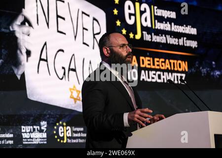 Rabbi Menachem Margolin, fondatore e presidente dell'EJA, parla durante il simposio dell'Associazione ebraica europea - la voce ebraica dell'Europa nella sala conferenze dell'hotel Doubletree Hilton a Cracovia, in Polonia, il 22 gennaio 2024. L'incontro discute dell'aumento dell'antisemitismo in Europa dopo il brutale attacco del 7 ottobre 2023 e la guerra israeliana nella Striscia di Gaza. Foto Stock