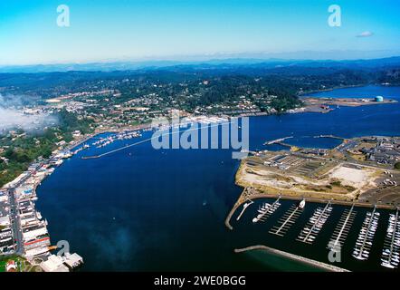 Vista aerea della baia di Yaquina e dell'Oceano Pacifico; Newport; Oregon; Stati Uniti Foto Stock