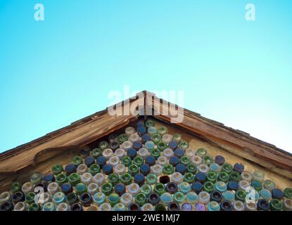 Vecchia bottiglia di vetro con tetto apribile Foto Stock