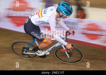 Benidorm, Comunità di Valencia, Spagna. 21 gennaio 2024. Benidorm, Spagna, 21 gennaio 2024: Il ciclista, Asier Beraza (32) durante il test giovanile maschile della Coppa del mondo di ciclismo 2024 UCI, il 21 gennaio 2024, al Parque Foietes, a Benidorm, Spagna. (Immagine di credito: © Alberto Brevers/Pacific Press via ZUMA Press Wire) SOLO USO EDITORIALE! Non per USO commerciale! Foto Stock