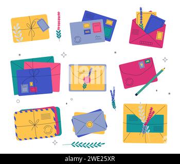 Buste per la posta dei cartoni animati. Lettera con francobolli, sigilli in cera e fiori. Schede di carta lucida isolate per la corrispondenza Illustrazione Vettoriale