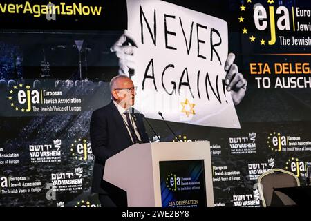 Cracovia, Polonia. 22 gennaio 2024. Reuven Rivlin, decimo Presidente dello Stato di Israele, parla durante il simposio dell'Associazione ebraica europea nel Centro Congressi dell'Hilton Hotel a Cracovia in vista del 79° anniversario della liberazione di Auschwitz. Il simposio si concentra sull'aumento dell'antisemitismo in Europa dopo il brutale attacco del 7 ottobre 2023 contro Israele e la reazione militare indiscriminata di Israele contro i palestinesi. Credito: SOPA Images Limited/Alamy Live News Foto Stock