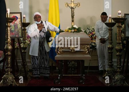 Bogotà, Colombia. 22 gennaio 2024. La gente prende parte alla scia del senatore colombiano per l'alleanza politica 'Pacto Historico' Piedad Cordoba al congresso colombiano di Bogotà, Colombia, il 22 gennaio 2024. Foto di: Chepa Beltran/Long Visual Press Credit: Long Visual Press/Alamy Live News Foto Stock