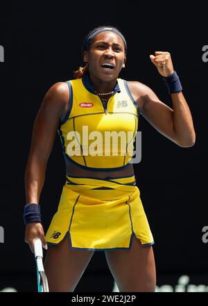 Melbourne, Australia. 23rd.Jan., 2024. Martedì 23 gennaio 2024, il tennista americano Coco Gauff festeggia il torneo Australian Open al Melbourne Park. © Juergen Hasenkopf / Alamy Live News Foto Stock