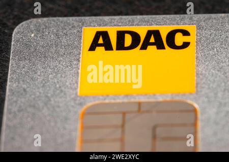 ADAC-Mtgliedskarte. Der Allgemeine Deutsche Automobil-Club e. V., kurz ADAC, ist der größte Verkehrsclub Europas mit Sitz in München. Symbolfoto, Symbolbild *** ADAC Mtgliedskarte The Allgemeine Deutsche Automobil Club e V , o ADAC in breve, è il più grande club di traffico d'Europa, con sede a Monaco foto simbolo, immagine simbolo foto:XB.xSchubertx/xFuturexImagex adac 4101 Foto Stock