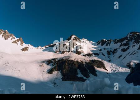 Una vista panoramica del Monte Hotaka nelle alpi settentrionali giapponesi in primavera all'alba Foto Stock