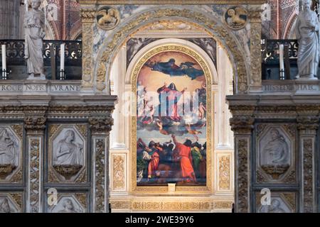 Setto in marmo del coro gotico dei Frati lignei di Marco e Francesco Cozzi del XV secolo e del Rinascimento italiano assunzione della Vergine Foto Stock