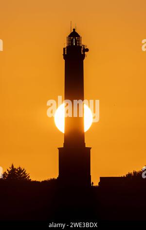 Norderney. 20 AGOSTO 2023. Sonnenuntergang am Leuchtturm von Norderney. OSTFRIESLAND. Ostfriesische Inseln. *** Norderney 20 agosto 2023 tramonto al faro di Norderney OSTFRIESLAND Isole Frisone Orientali Copyright: JanisMEYER/Priller&MAUG JMY0R2921X Foto Stock