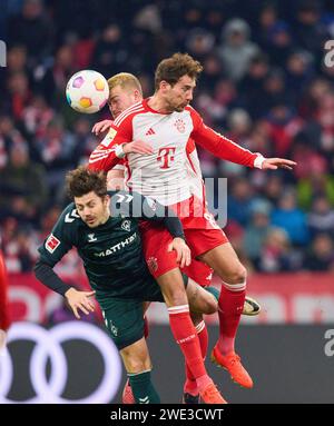 Matthijs de Ligt, FCB 4 Leon GORETZKA, FCB 8 competono per la palla, placcaggio, duello, header, zweikampf, azione, lotta contro Dawid Kownacki, BRE 9 nella partita FC BAYERN MUENCHEN - WERDER BREMA il 21 gennaio 2024 a Monaco di Baviera, Germania. Stagione 2023/2024, 1.Bundesliga, FCB, München, giorno 18, 18.Spieltag © Peter Schatz / Alamy Live News - LE NORMATIVE DFL VIETANO QUALSIASI USO DI FOTOGRAFIE come SEQUENZE DI IMMAGINI e/o QUASI-VIDEO - Foto Stock