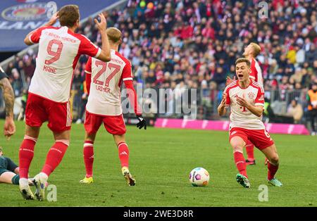 Joshua KIMMICH, FCB 6 Harry Kane, FCB 9 Konrad Laimer, FCB 27 Sad nella partita FC BAYERN MUENCHEN - WERDER BREMA 0-1 il 21 gennaio 2024 a Monaco di Baviera, Germania. Stagione 2023/2024, 1.Bundesliga, FCB, München, giorno 18, 18.Spieltag © Peter Schatz / Alamy Live News - LE NORMATIVE DFL VIETANO QUALSIASI USO DI FOTOGRAFIE come SEQUENZE DI IMMAGINI e/o QUASI-VIDEO - Foto Stock