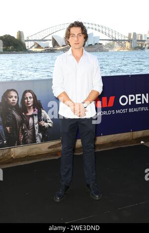 Sydney, Australia. 23 gennaio 2024. TBC arriva sul Red carpet per la Sydney Premiere di Force of Nature: The Dry 2 al Westpac OpenAir Sydney, Mrs Macquaries Point Royal Botanic Garden di Sydney. Crediti: Richard Milnes/Alamy Live News Foto Stock