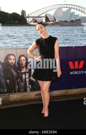 Sydney, Australia. 23 gennaio 2024. TBC arriva sul Red carpet per la Sydney Premiere di Force of Nature: The Dry 2 al Westpac OpenAir Sydney, Mrs Macquaries Point Royal Botanic Garden di Sydney. Crediti: Richard Milnes/Alamy Live News Foto Stock