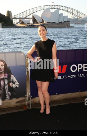 Sydney, Australia. 23 gennaio 2024. TBC arriva sul Red carpet per la Sydney Premiere di Force of Nature: The Dry 2 al Westpac OpenAir Sydney, Mrs Macquaries Point Royal Botanic Garden di Sydney. Crediti: Richard Milnes/Alamy Live News Foto Stock