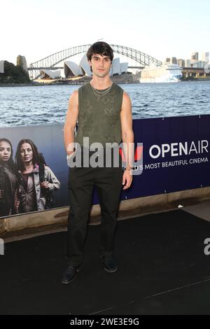 Sydney, Australia. 23 gennaio 2024. TBC arriva sul Red carpet per la Sydney Premiere di Force of Nature: The Dry 2 al Westpac OpenAir Sydney, Mrs Macquaries Point Royal Botanic Garden di Sydney. Crediti: Richard Milnes/Alamy Live News Foto Stock