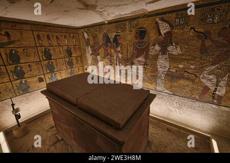 Luxor, Egitto - dicembre 26 2023: La tomba reale del re Tutankhamon nella valle del re Foto Stock