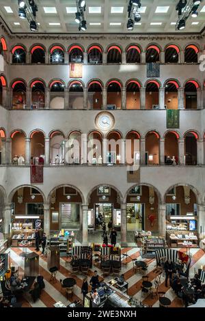 Fondaco dei tedeschi, il negozio di lusso per lo shopping a Venezia, Italia Foto Stock