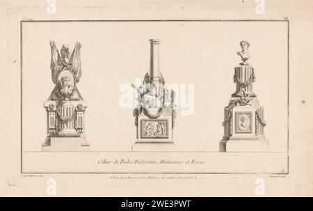 Drie Monumenten, Berthault, Jacques-Francois Chéreau, dopo Jean Charles Delafosse, 1771 stampa a sinistra un monumento con un medaglione con ritratto, bandiere e un casco. Al centro un monumento con una colonna, armi e due aquile. A destra un monumento con un busto maschile su una colonna. Monumento di incisione/incisione di carta di Parigi, statua Foto Stock