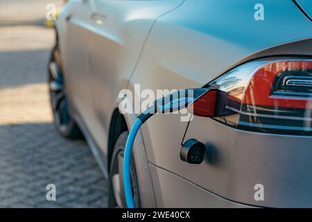 Elettrizza la tua guida: Un'idea visiva dell'eleganza dei veicoli elettrici Foto Stock