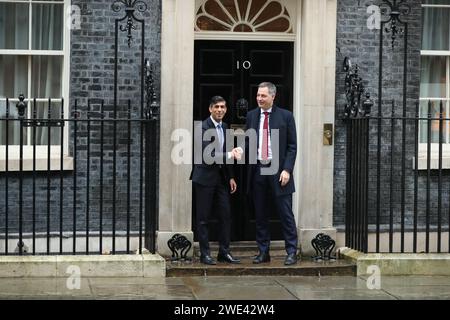 Londra, Regno Unito. 24 marzo 2023. Il primo ministro britannico Rishi Sunak dà il benvenuto al primo ministro belga Alexander de Croo a Downing Street n. 10. Crediti: Uwe Deffner/Alamy Live News Foto Stock