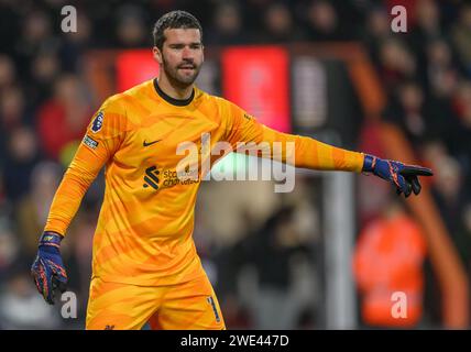 Londra, Regno Unito. 21 gennaio 2024 - AFC Bournemouth contro Liverpool - Premier League - Vitality Stadium. Alisson Becker di Liverpool in azione. Credito immagine: Mark Pain / Alamy Live News Foto Stock