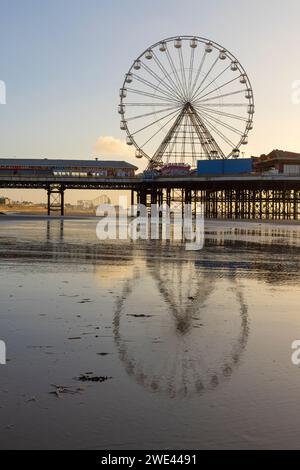 Ruota panoramica, Central Pier, Blackpool, Lancashire, Regno Unito Foto Stock