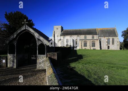 Chiesa di Ognissanti, villaggio di Thornham; Norfolk settentrionale; Inghilterra; Regno Unito Foto Stock