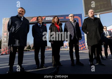 MADRID, SPAGNA - 23 GENNAIO: Da sinistra a destra, Angel Asensio, presidente della camera di commercio di Madrid, Jose Luis Martinez Almeida, sindaco di Madrid, Isabel Diaz Ayuso, presidente della Comunità di Madrid, Stefano Domenicali, presidente e CEO di Formula uno e Vicente de los Mozos, presidente di IFEMA MADRID durante la presentazione del Gran premio di Formula uno che si terrà a Madrid a partire dal 2026 credito: Guille Martinez/AFLO/Alamy Live News Foto Stock