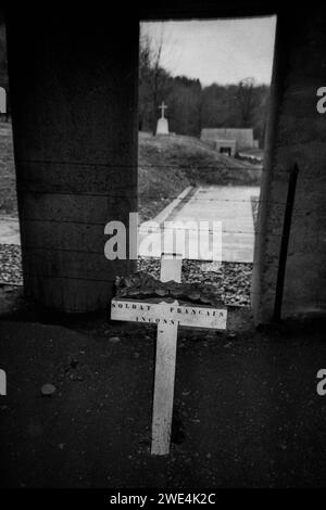 Un viaggio in famiglia ai campi di battaglia della prima Guerra Mondiale, la fossa delle Bayonets, Douaumont, la Mosa, la regione Grand-Est, Francia dicembre 2000 Foto Stock